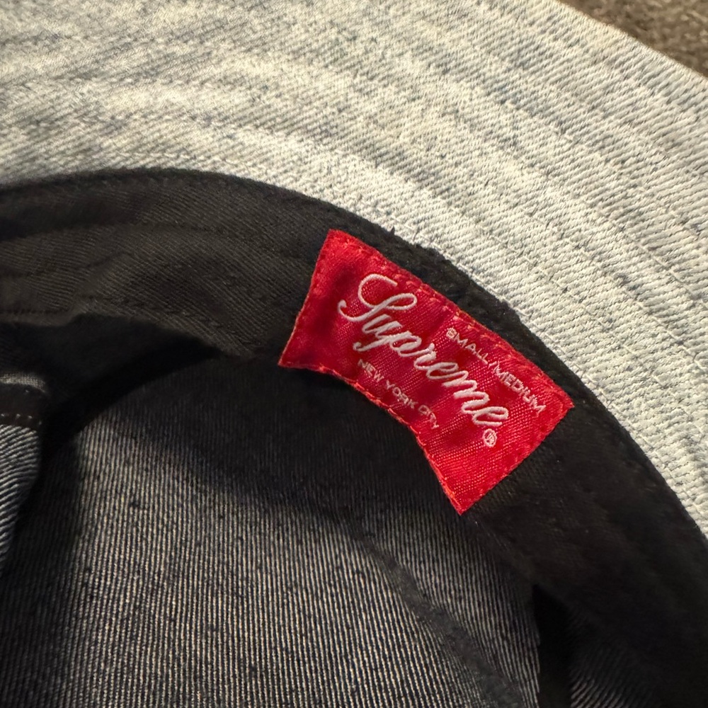 Supreme hat - Picture 2 of 3